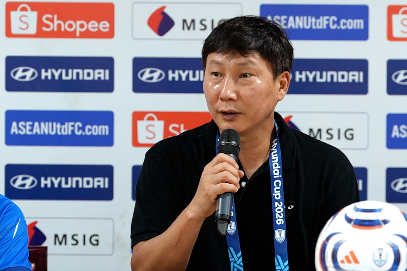 HLV Kim Sang-sik nói điều đặc biệt về Đình Bắc sau cú đúp vào lưới Campuchia