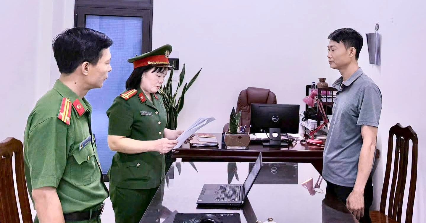Khởi tố cai thầu để công nhân ngã cột điện tử vong
