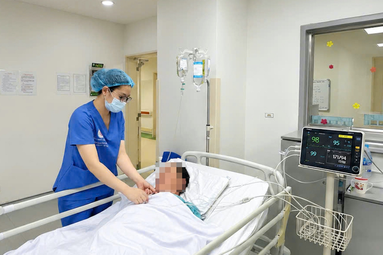 Người đàn ông 49 tuổi suýt chết vì uống rượu mật cá trắm