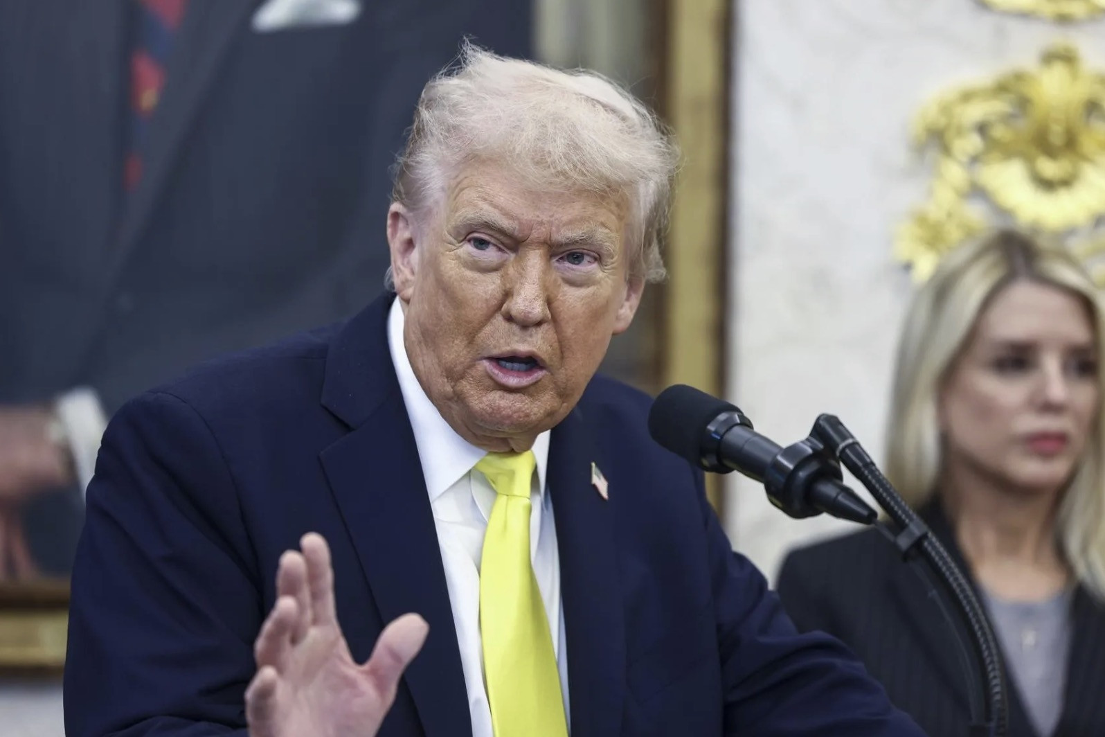 Ông Trump tung đòn thuế mới để cạnh tranh với Trung Quốc