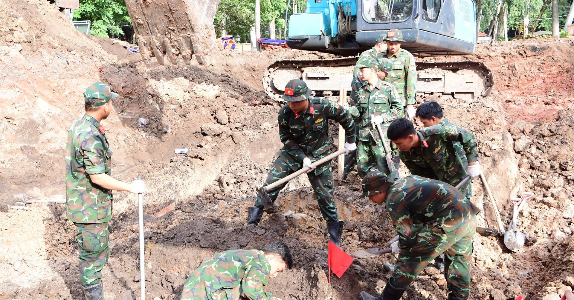Phát hiện thêm 18 hài cốt liệt sĩ tại công viên Lê Thị Riêng
