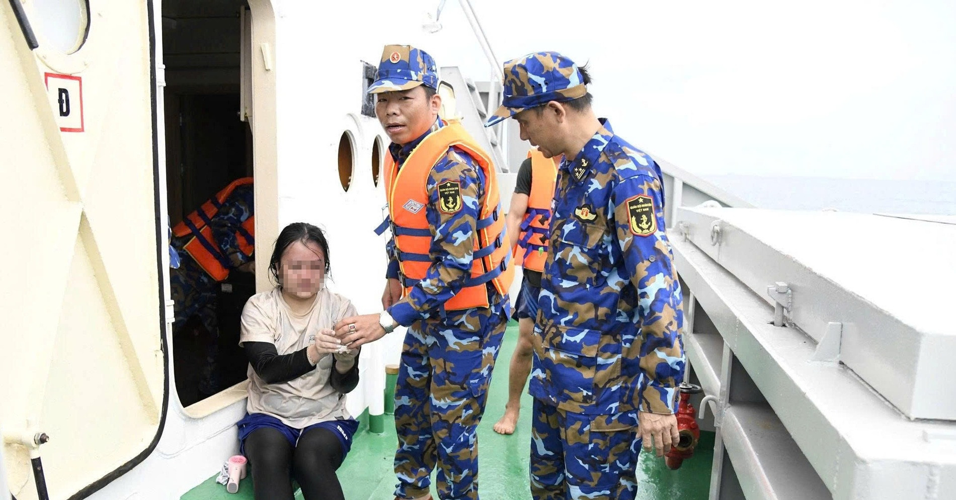 Vụ 4 người bị sóng cuốn ở Sơn Trà: Cứu một cô gái sau 8 giờ trôi dạt