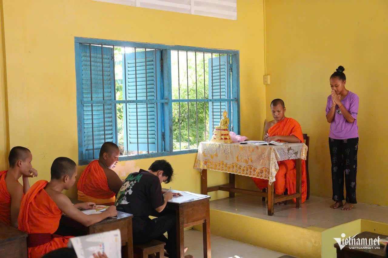 W-day chu chua Khmer-1.jpg