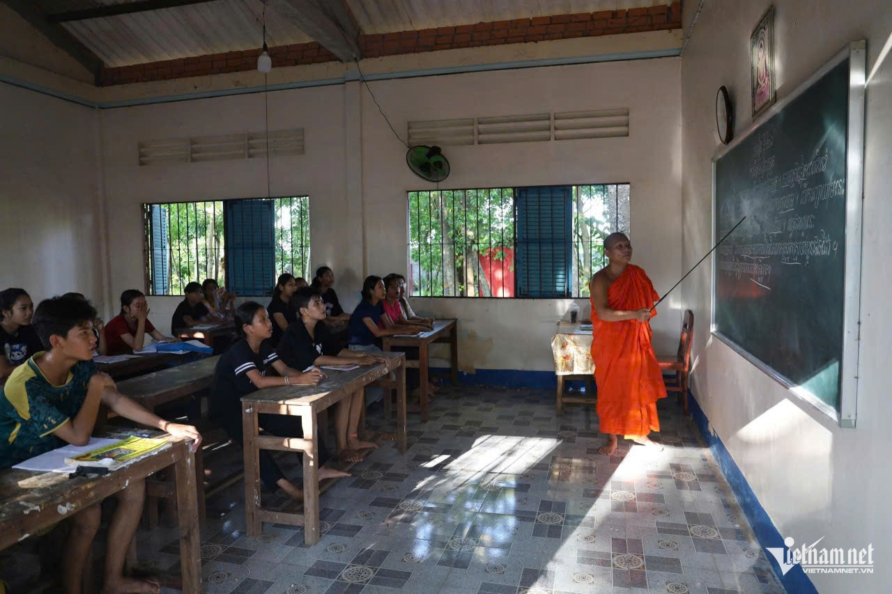 W-day chu chua Khmer-2.jpg