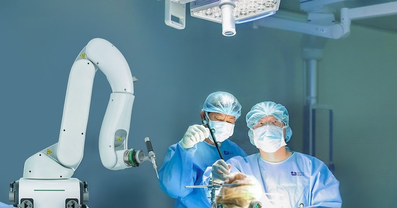 Bệnh viện Tâm Anh vượt mốc 100 ca thay khớp khó bằng "siêu robot" AI
