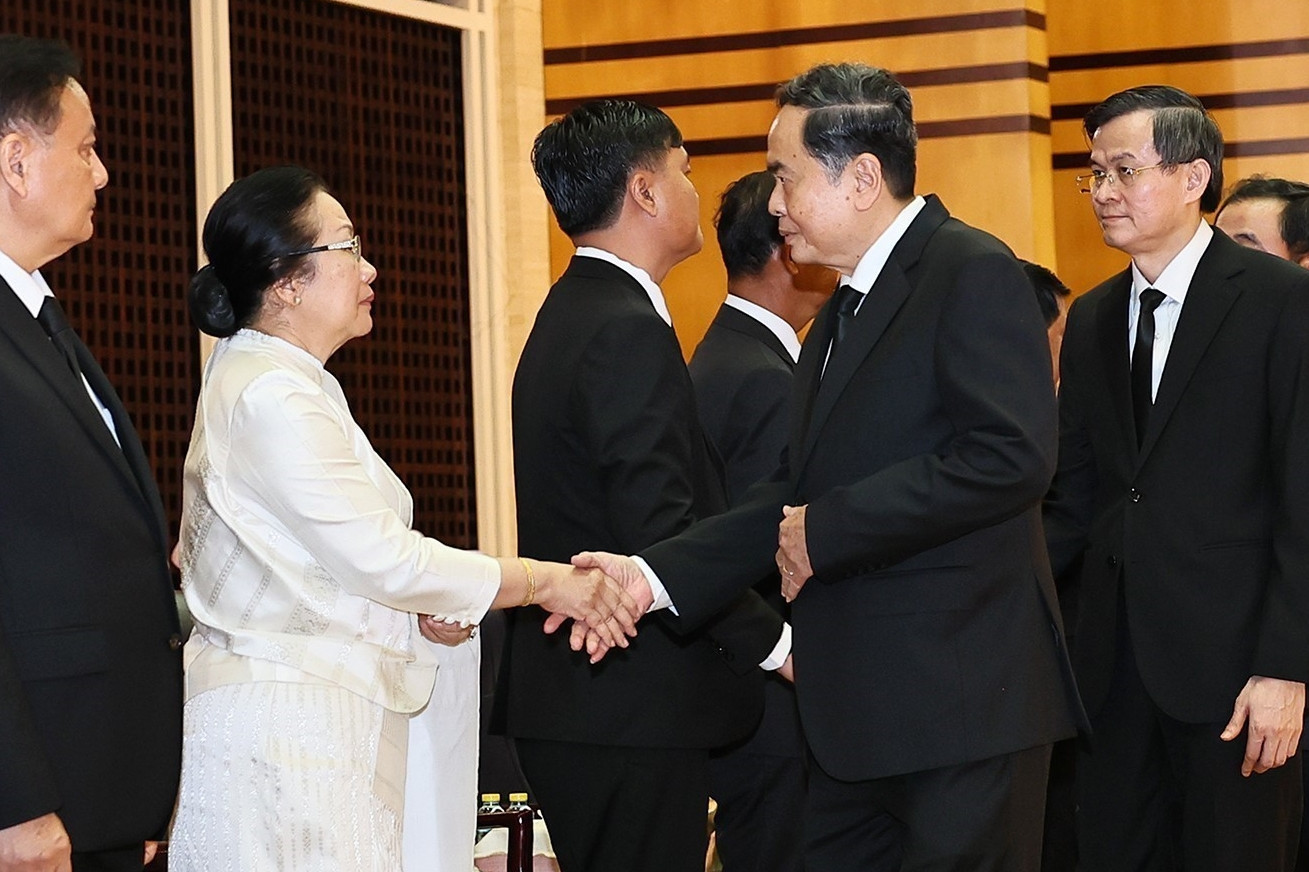 Chủ tịch Quốc hội Trần Thanh Mẫn viếng Chủ tịch Quốc hội Lào