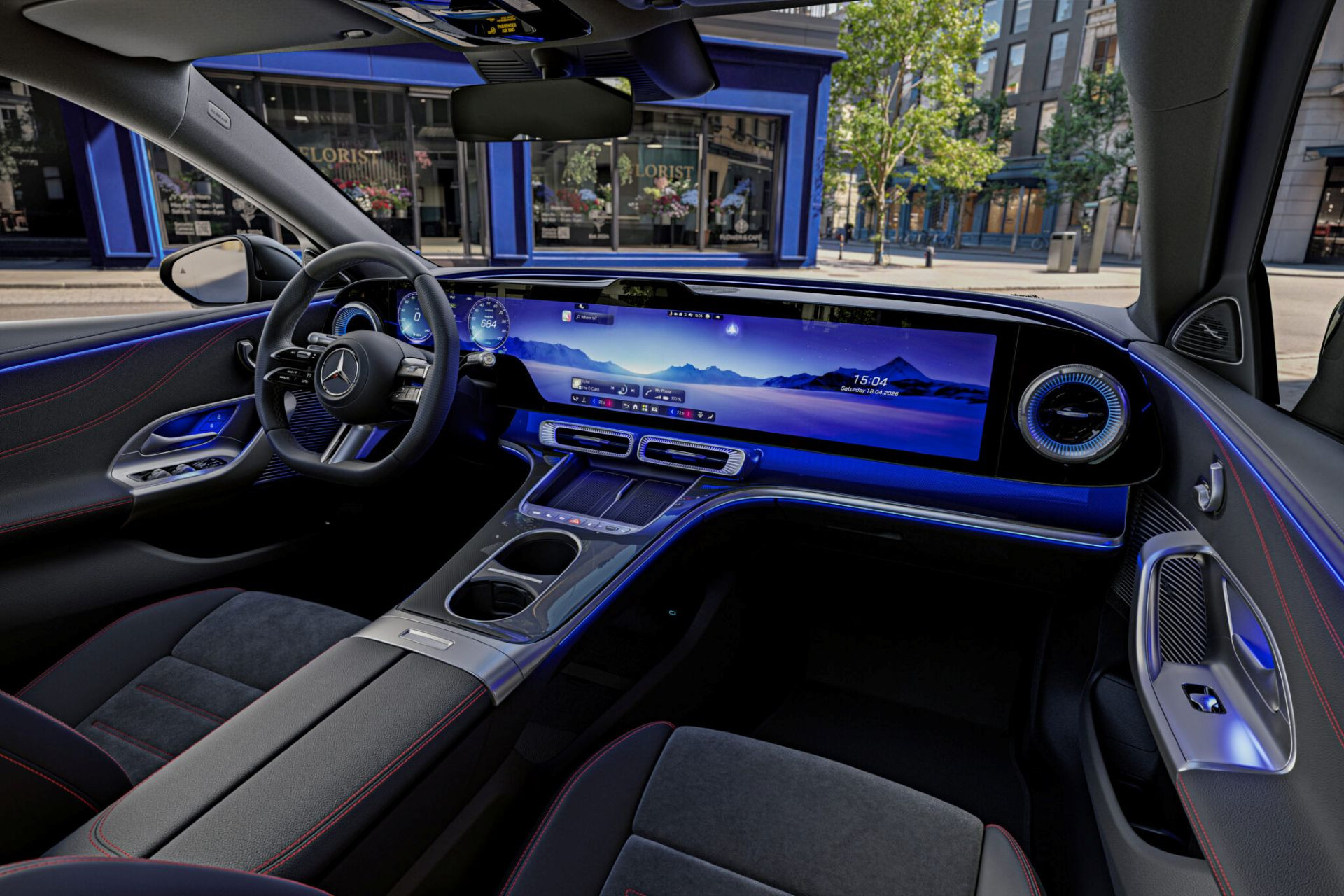 man hinh cam ung khong lo Mercedes benz.jpg