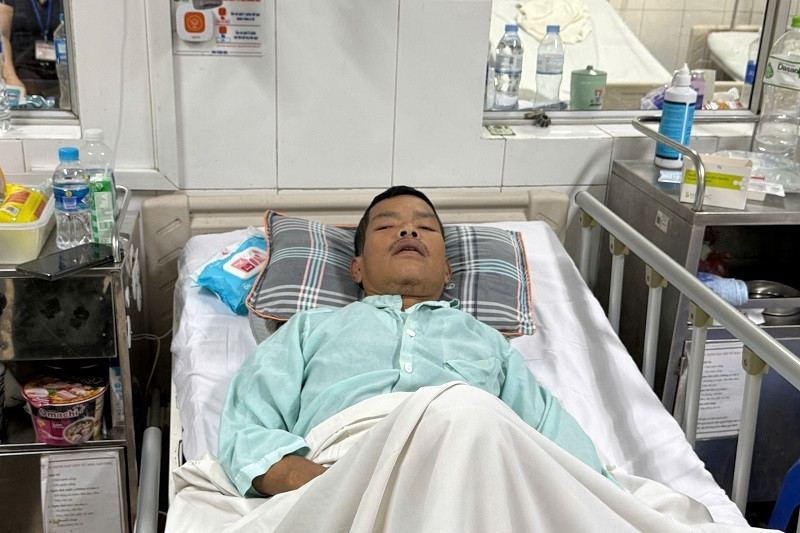 Người đàn ông suy thận 'cố gắng sống vì con gái mới 9 tuổi'