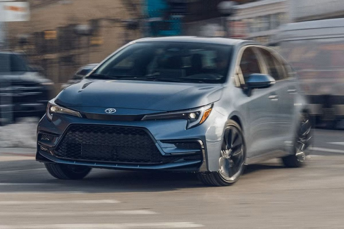 https://static-images.vnncdn.net/vps_images_publish/000001/000003/2026/8/9/toyota-corolla-114.jpg