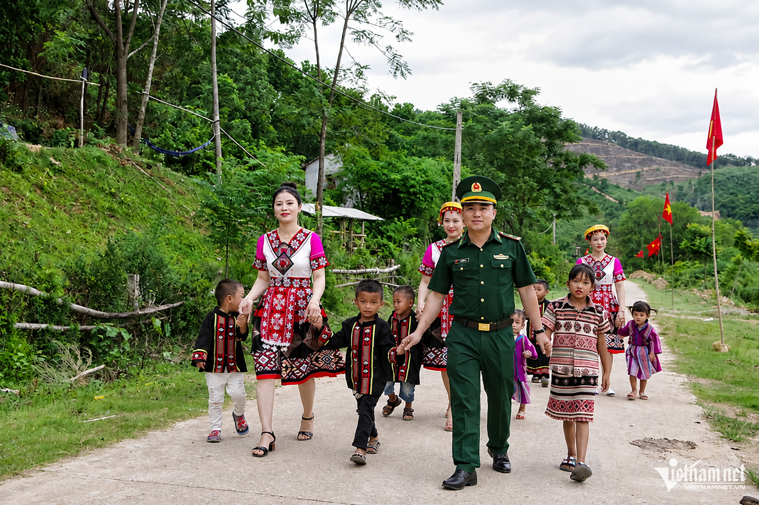 W-ChatGPT Image 22_32_40 2 thg 8, 2026.png