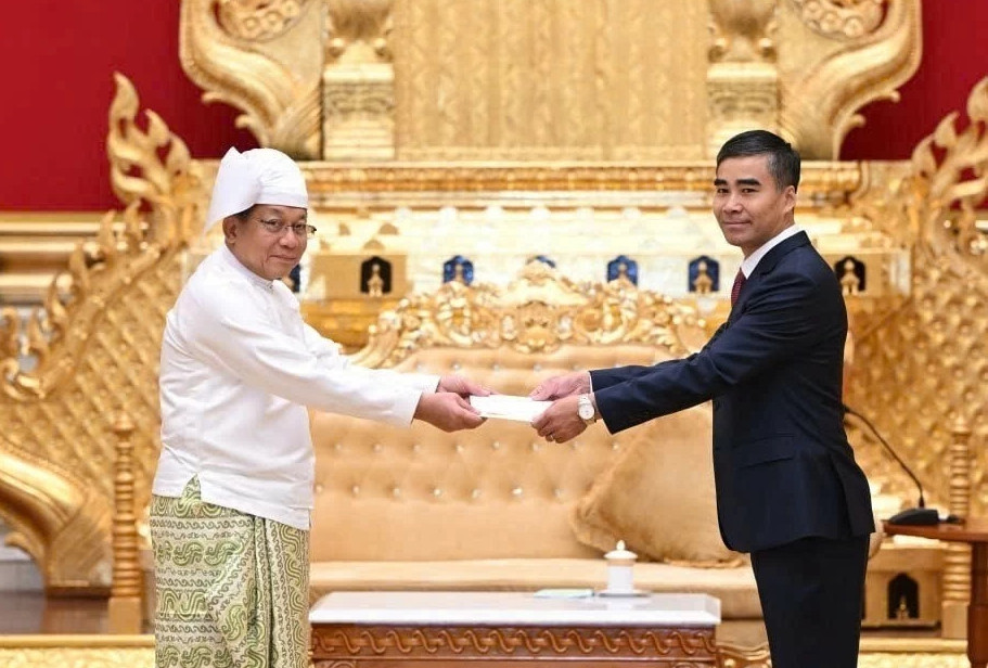 dai su nguyen anh duc trinh quoc thu len tong thong myanmar 20260723060848.jpg