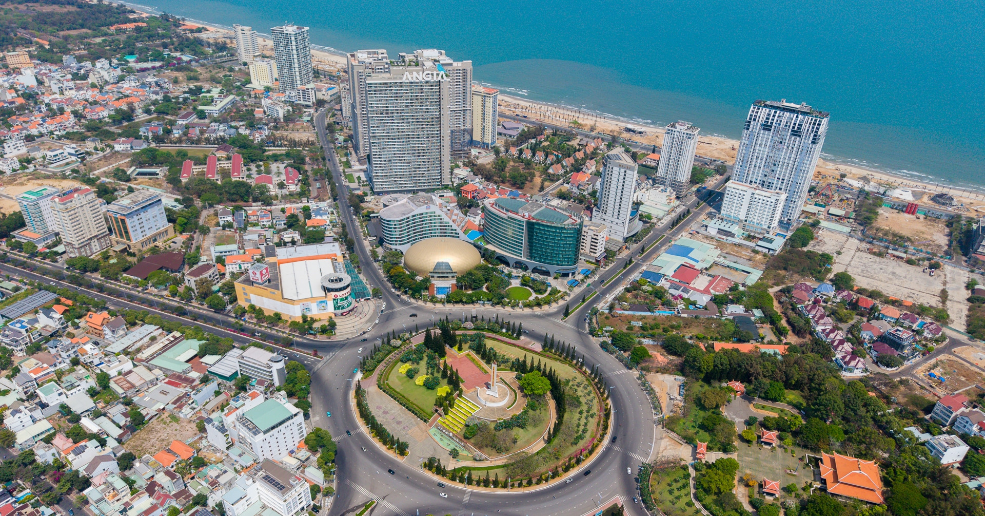 Em gái nhờ chị ruột đứng tên nhà mua bằng 150 lượng vàng SJC, 20 năm sau chị "quay xe"