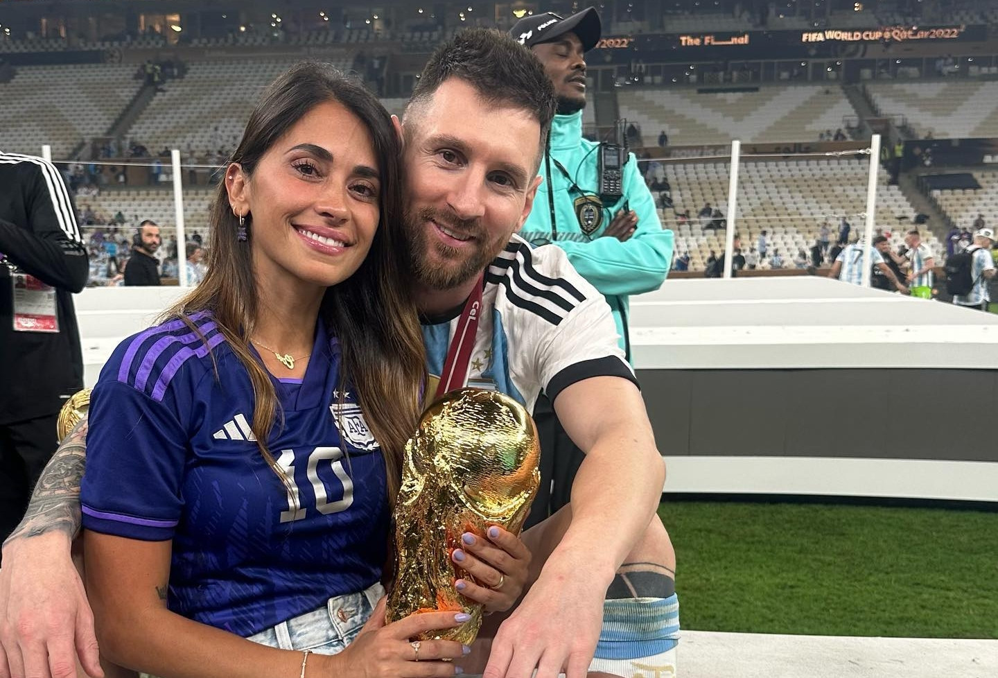 Messi giã từ đội tuyển Argentina, vợ người mẫu kể những ngày chồng 'đau đớn, gục ngã'