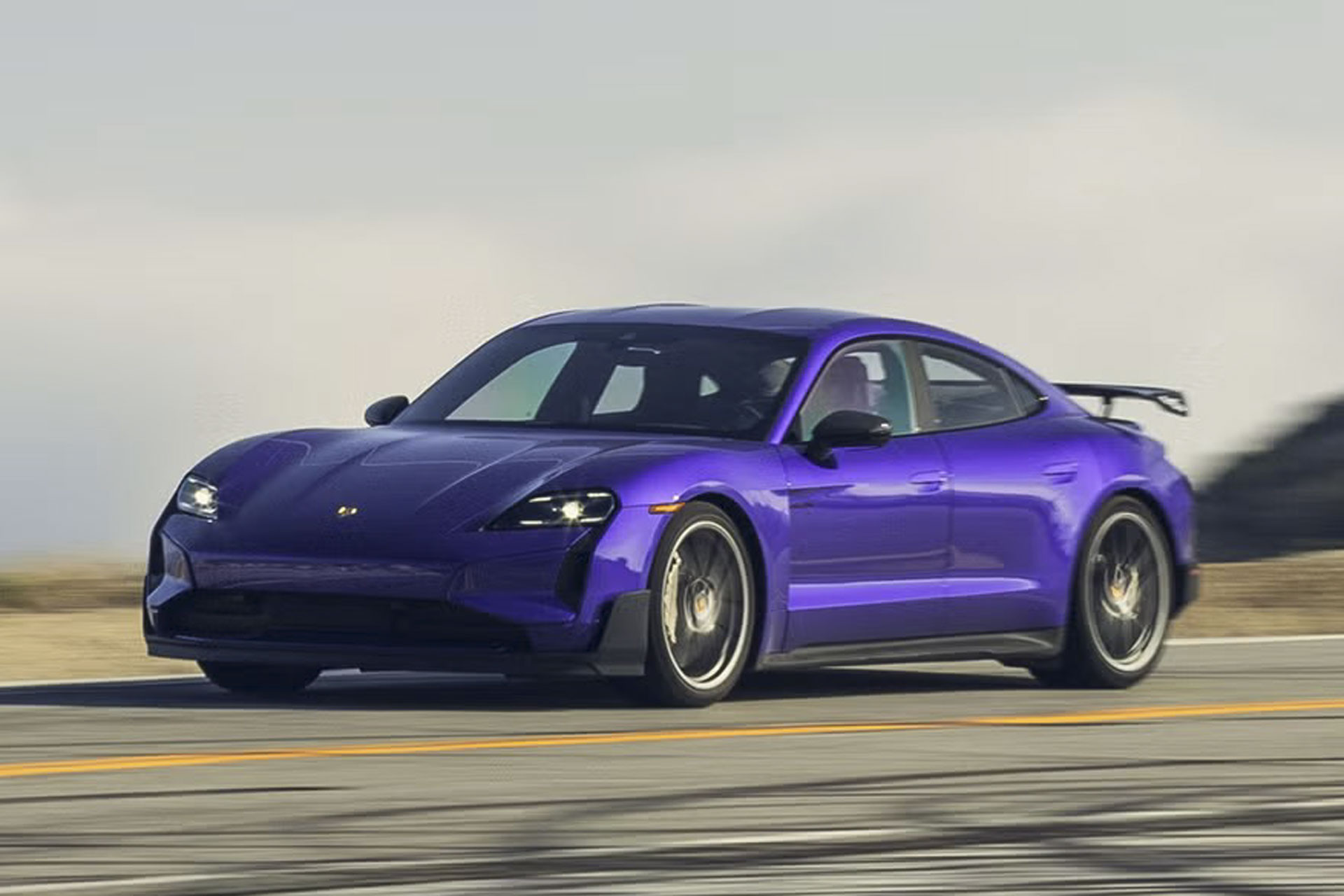 Porsche taycan 2025.jpg