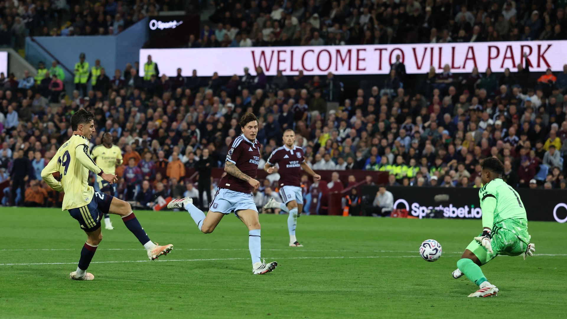 resources_premierleague_pulselive_com 2026 08 31T202738Z_206980061_UP1EM8V1KU1PC_RTRMADP_3_SOCCER ENGLAND AVL ARS.jpg