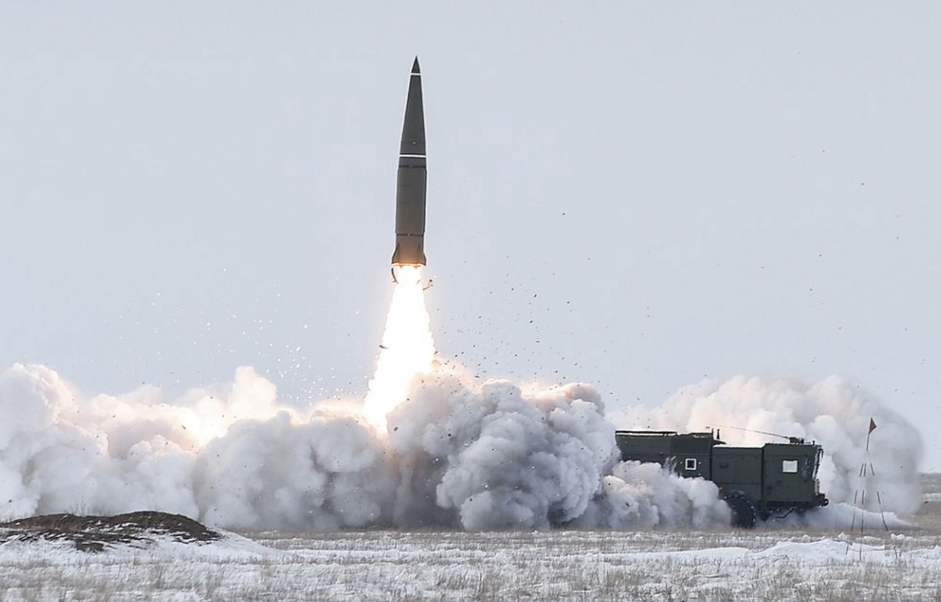 Không có lá chắn phòng thủ tên lửa, Ukraine săn lùng bệ phóng của Nga