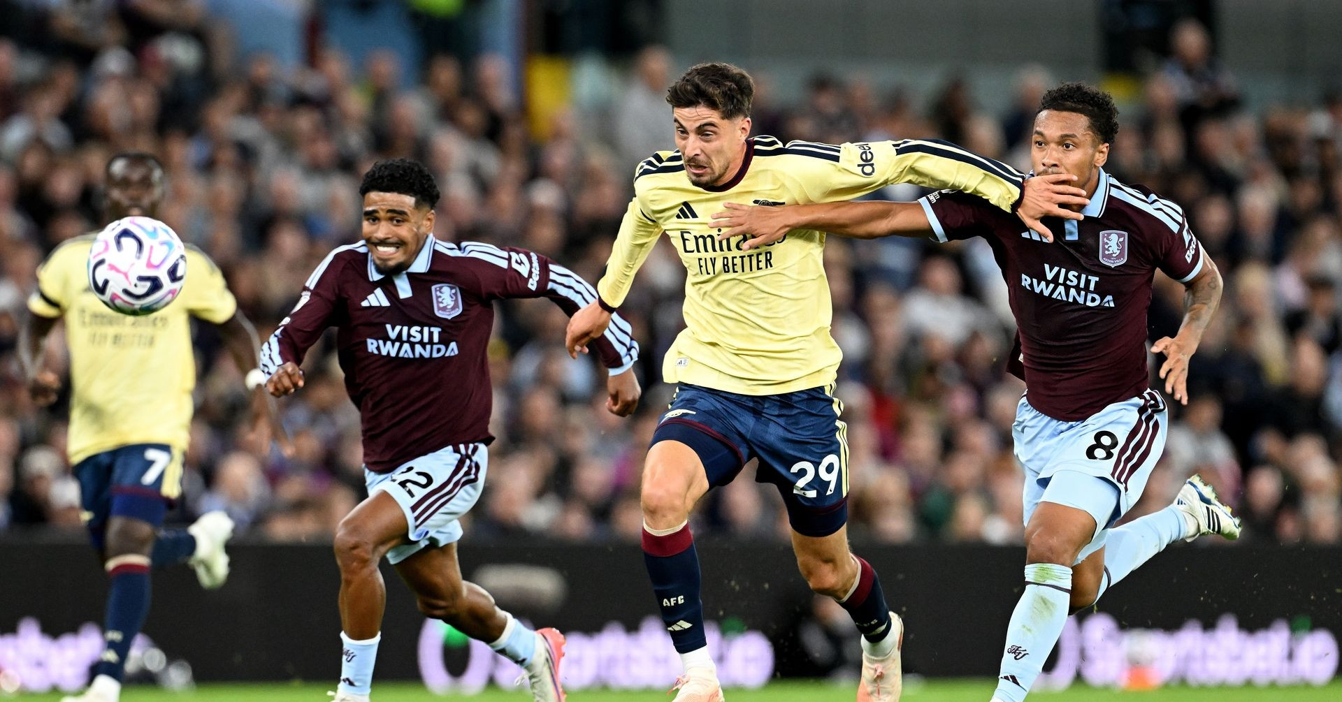 Saka tỏa sáng, Arsenal thắng nghẹt thở Aston Villa