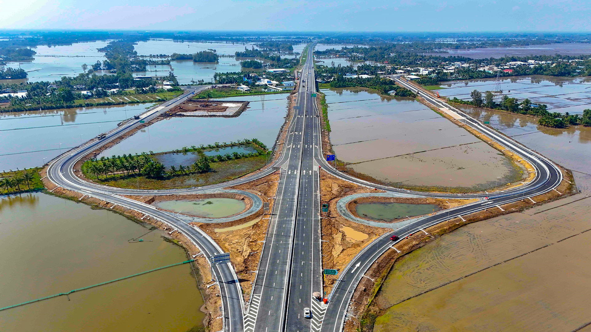 vna_potal_ngay_dau_thong_xe_cao_toc_can_tho_ _ca_mau_8488137.jpg