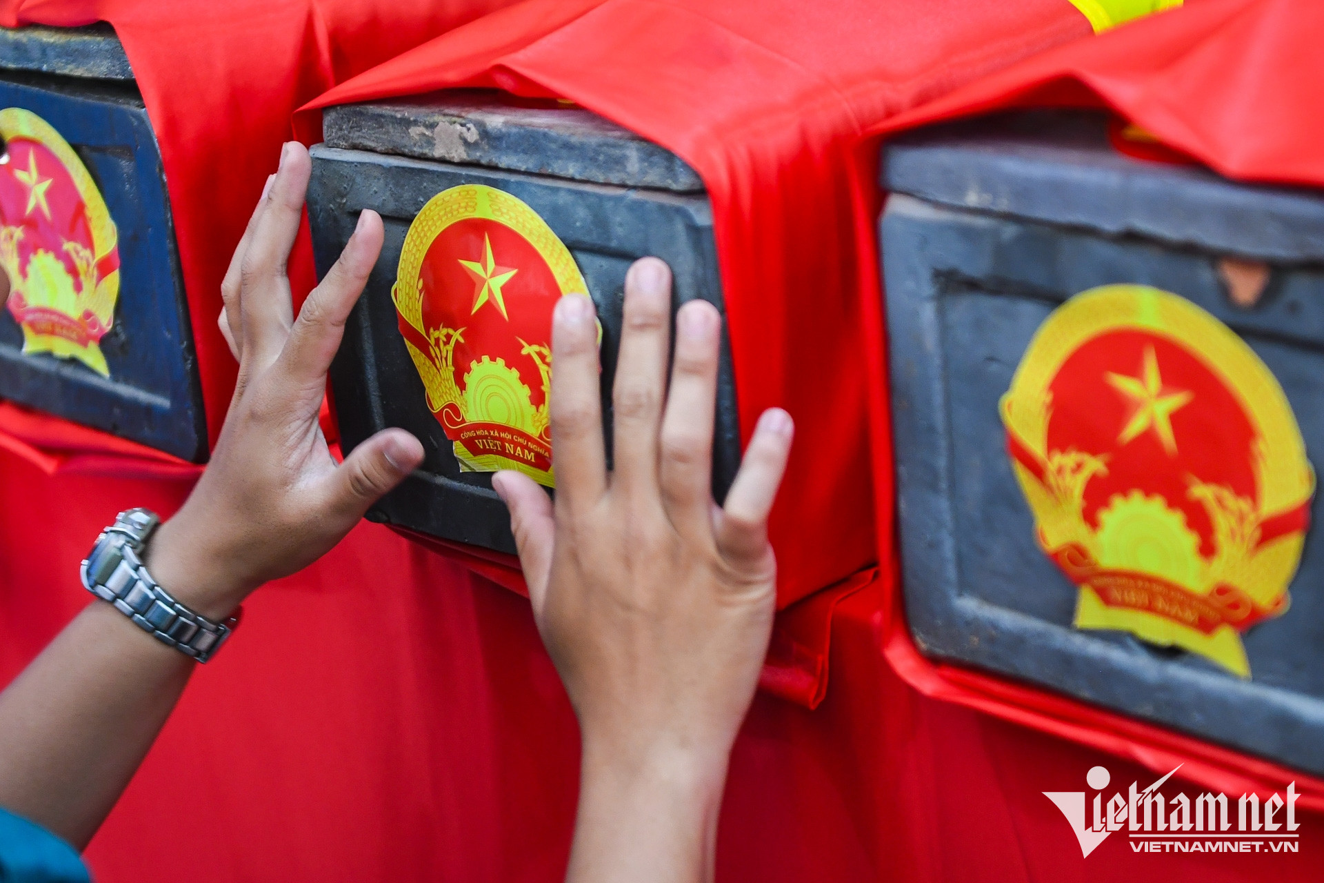 https://static-images.vnncdn.net/vps_images_publish/000001/000003/2026/9/1/w-hai-cot-liet-si-nguyen-hue-4-1104.jpg