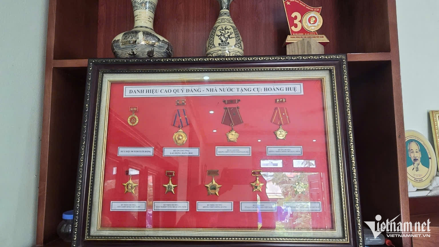 W-Nhiều danh hiệu cao quý của Đảng - Nhà nước tặng cụ Hoàng Huệ.jpg