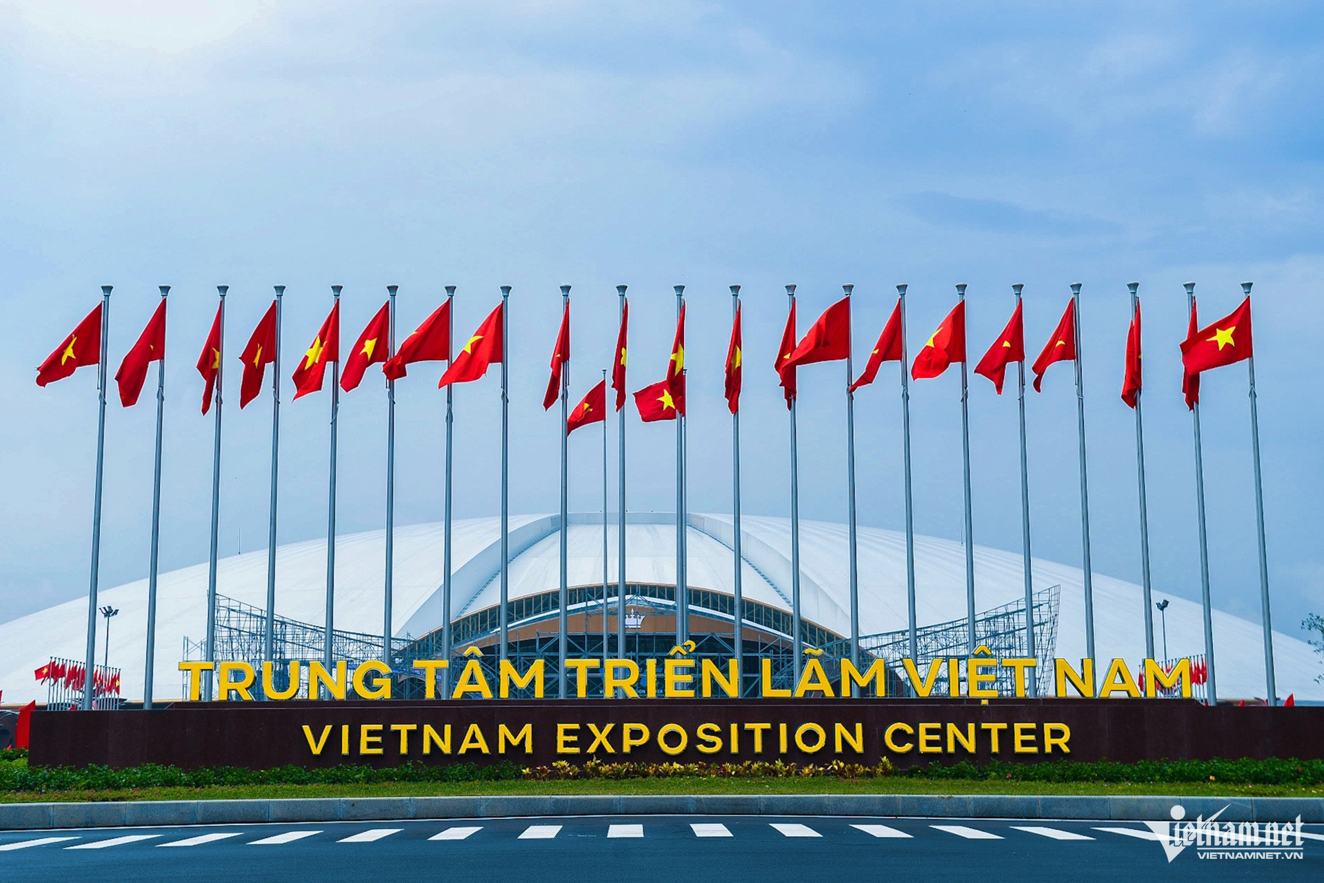 https://static-images.vnncdn.net/vps_images_publish/000001/000003/2026/9/1/w-trung-tam-trien-lam-1672.jpg