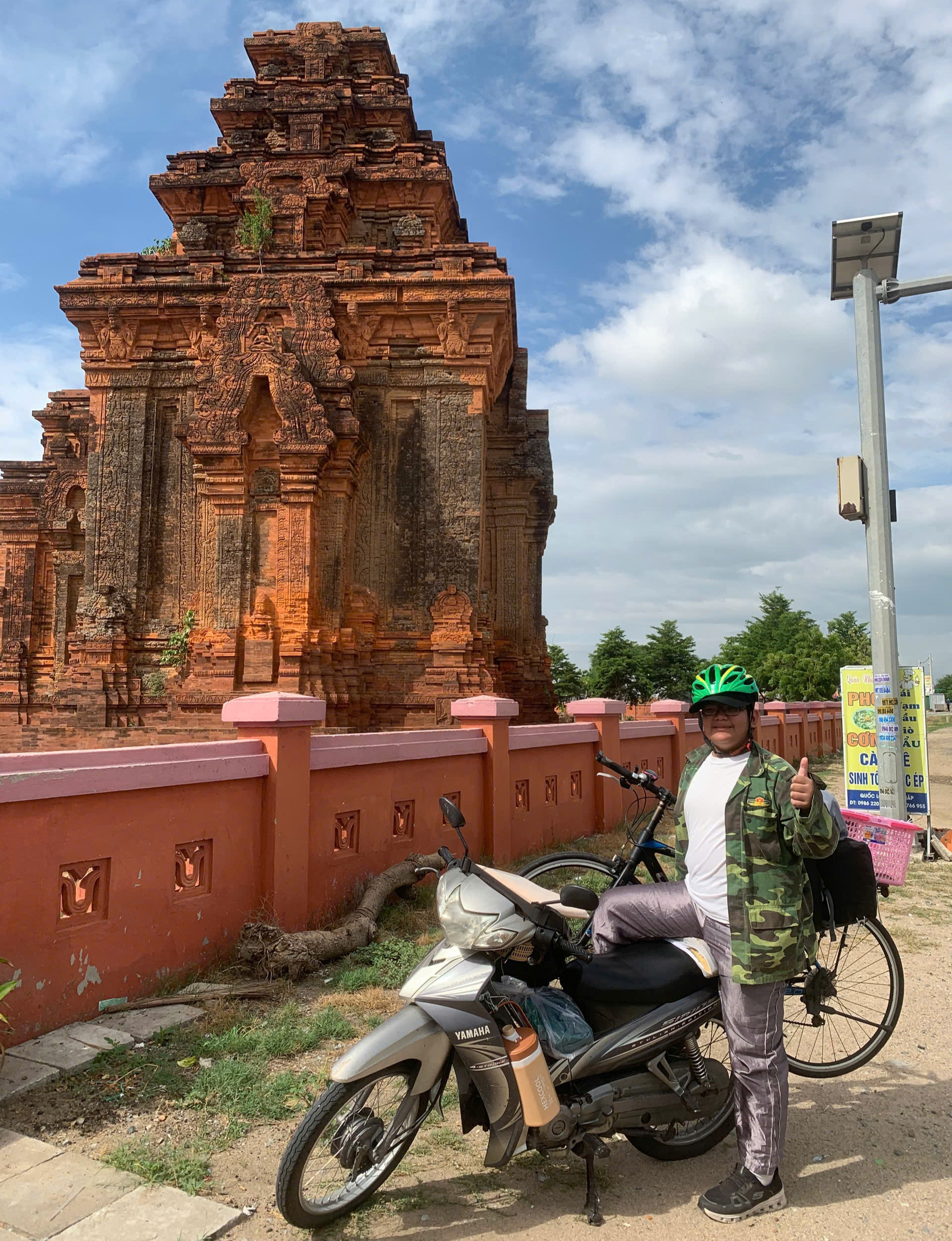 https://static-images.vnncdn.net/vps_images_publish/000001/000003/2026/9/10/bo-cho-con-trai-11-tuoi-bang-xe-may-tu-can-tho-ra-ha-noi-an-bun-cha-obama-2287.jpg
