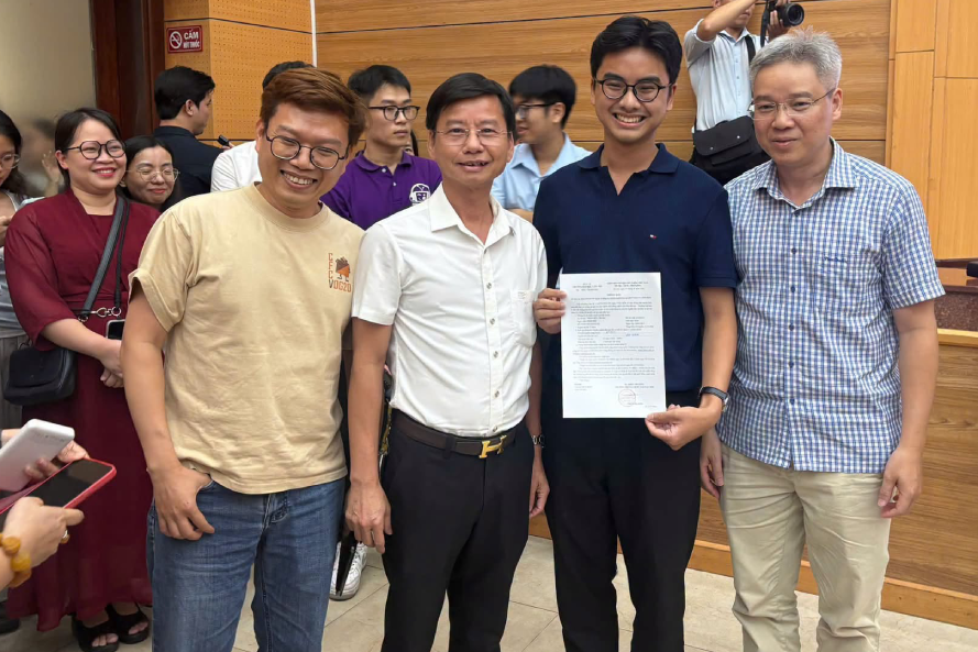 Con trai chọn nối nghiệp làm bác sĩ cấp cứu, người cha nhắn nhủ giữ 3 điều