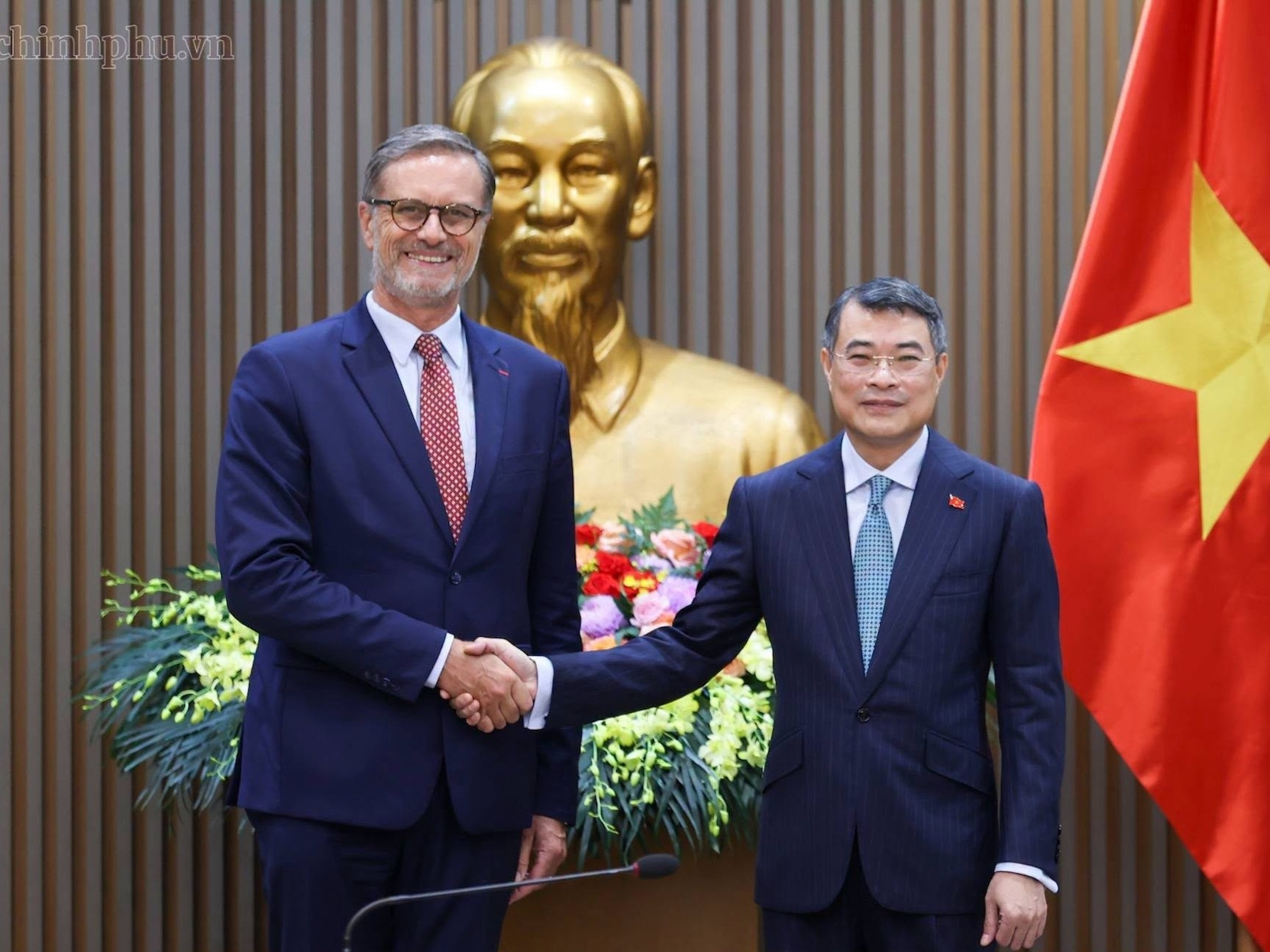 https://static-images.vnncdn.net/vps_images_publish/000001/000003/2026/9/10/dai-su-phap-viet-nam-se-luon-co-mot-vi-tri-dac-biet-trong-trai-tim-toi-16.jpeg