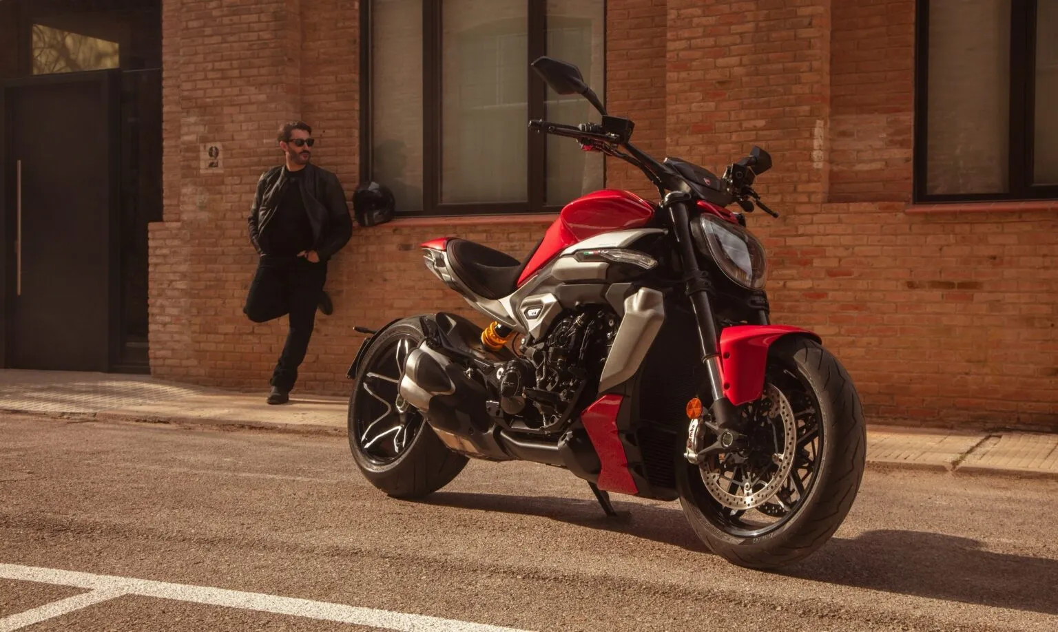 Ducati 908 3 1536x918.webp