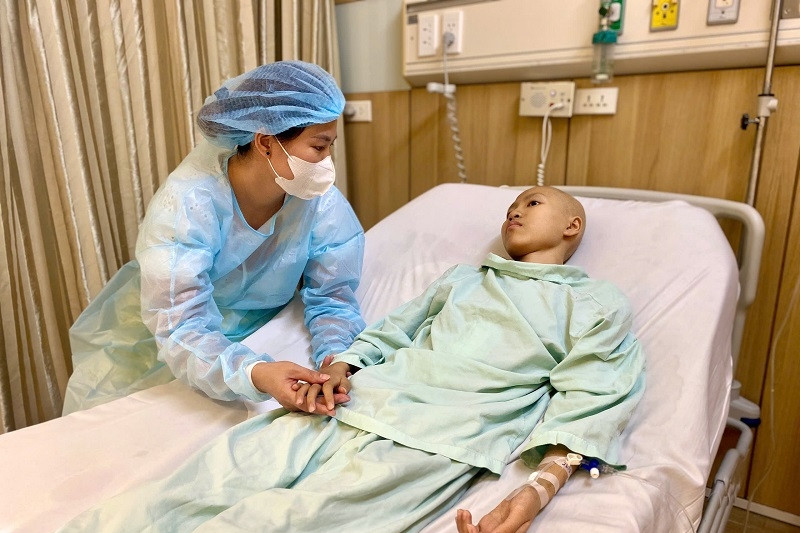 Ghép gan cứu con gái 13 tuổi, gia đình nghèo mang khoản nợ hơn 1,4 tỷ đồng