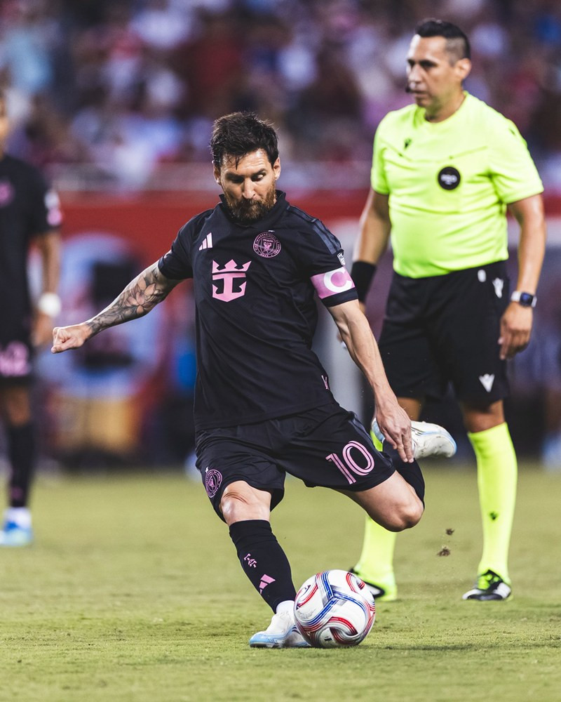 https://static-images.vnncdn.net/vps_images_publish/000001/000003/2026/9/10/inter-miami-messi-832.jpg