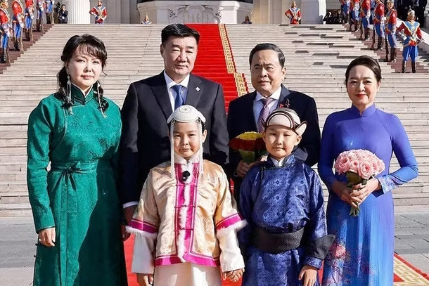 Lễ đón trọng thể Chủ tịch Quốc hội Trần Thanh Mẫn và phu nhân tại Mông Cổ