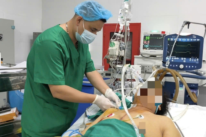 Người đàn ông hôn mê, tê liệt gan sau 1,5 tháng uống thuốc bổ