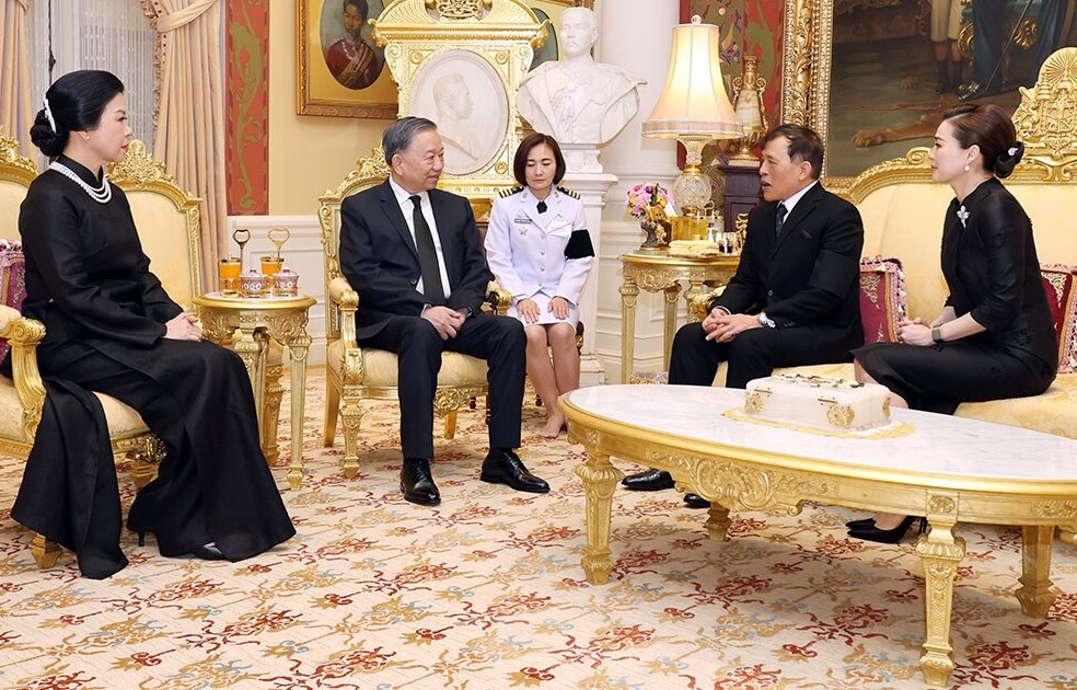 Nhà Vua Thái Lan và Hoàng hậu lần đầu thăm Việt Nam