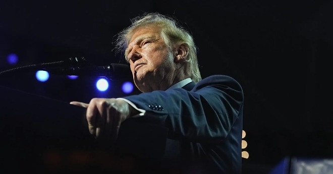 Ông Trump hứa tặng mỗi người dân Mỹ 5.000 USD nếu đảng Cộng hòa thắng cử