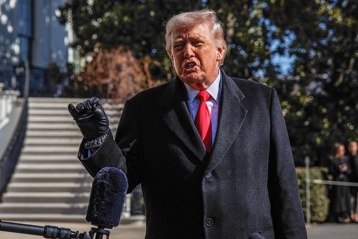 Ông Trump ‘thề’ tấn công thêm tàu dầu Iran, Tehran nêu điều kiện kết thúc xung đột