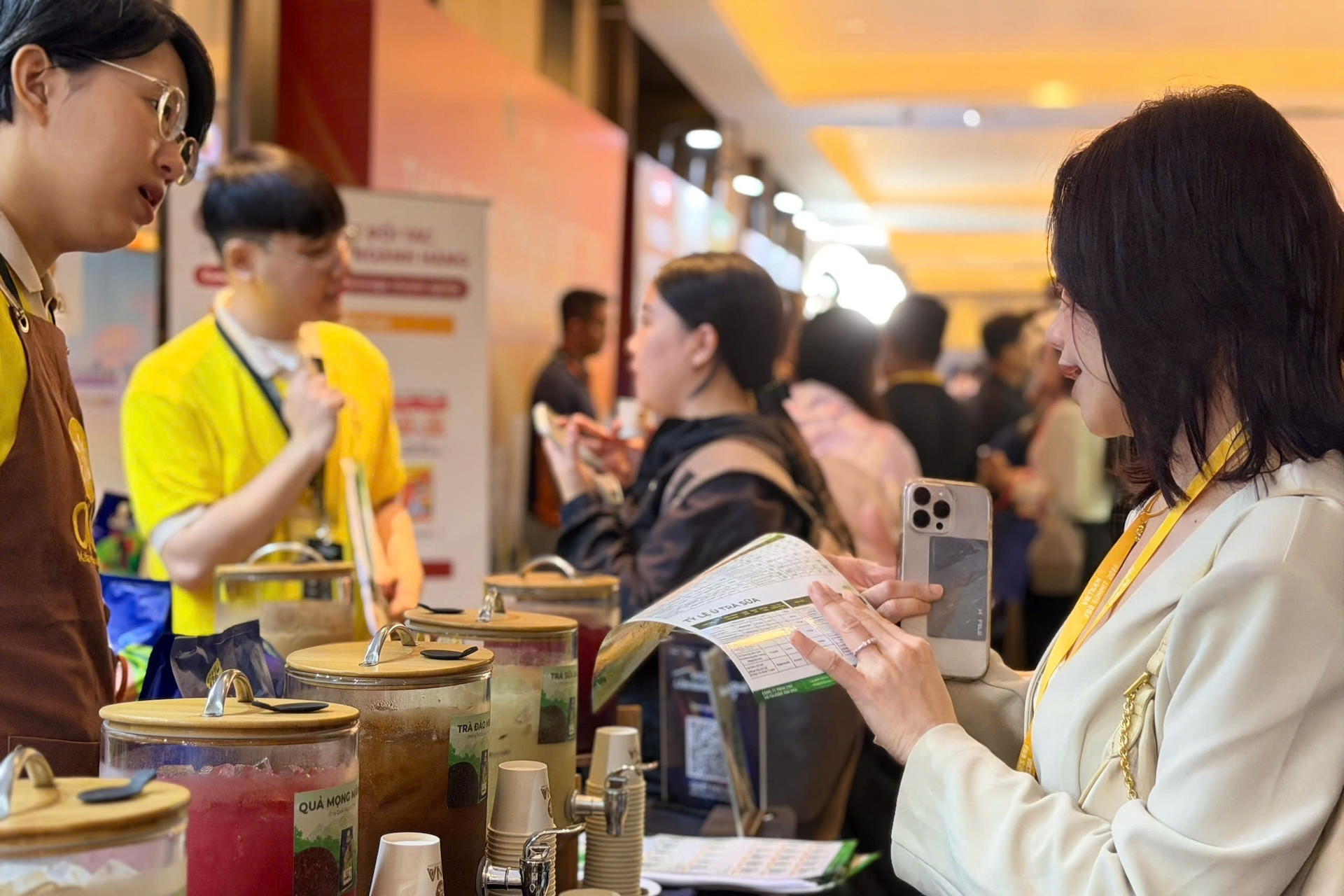 Suất cơm trưa 30.000 đồng ngày càng hiếm