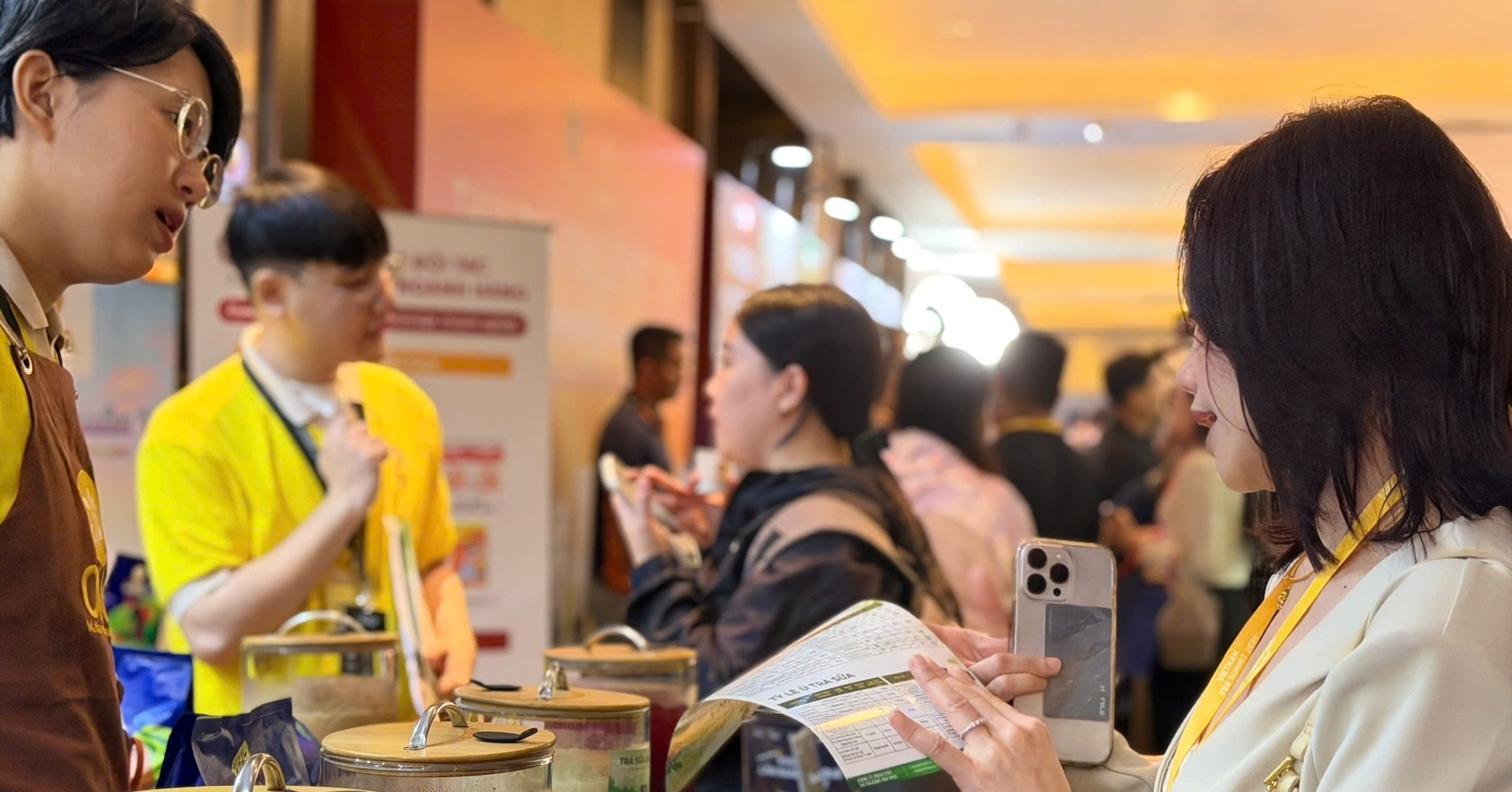Suất cơm trưa 30.000 đồng ngày càng hiếm