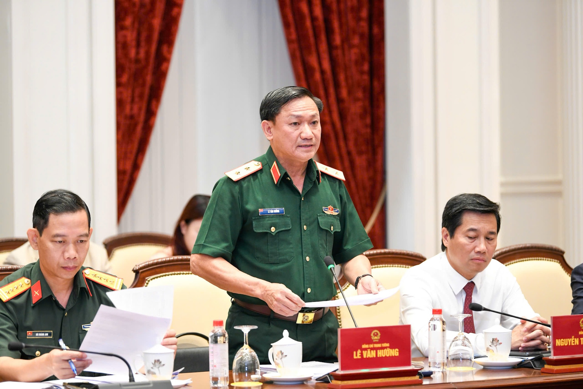 Trung tướng Lê Văn Hướng