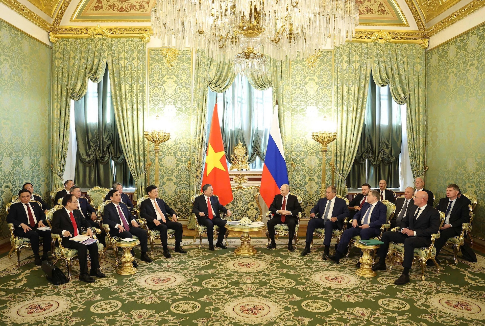 vna_potal_tong_thong_nga_putin_chu_tri_le_don_tong_bi_thu_chu_tich_nuoc_to_lam_cung_phu_nhan_9014003.jpg