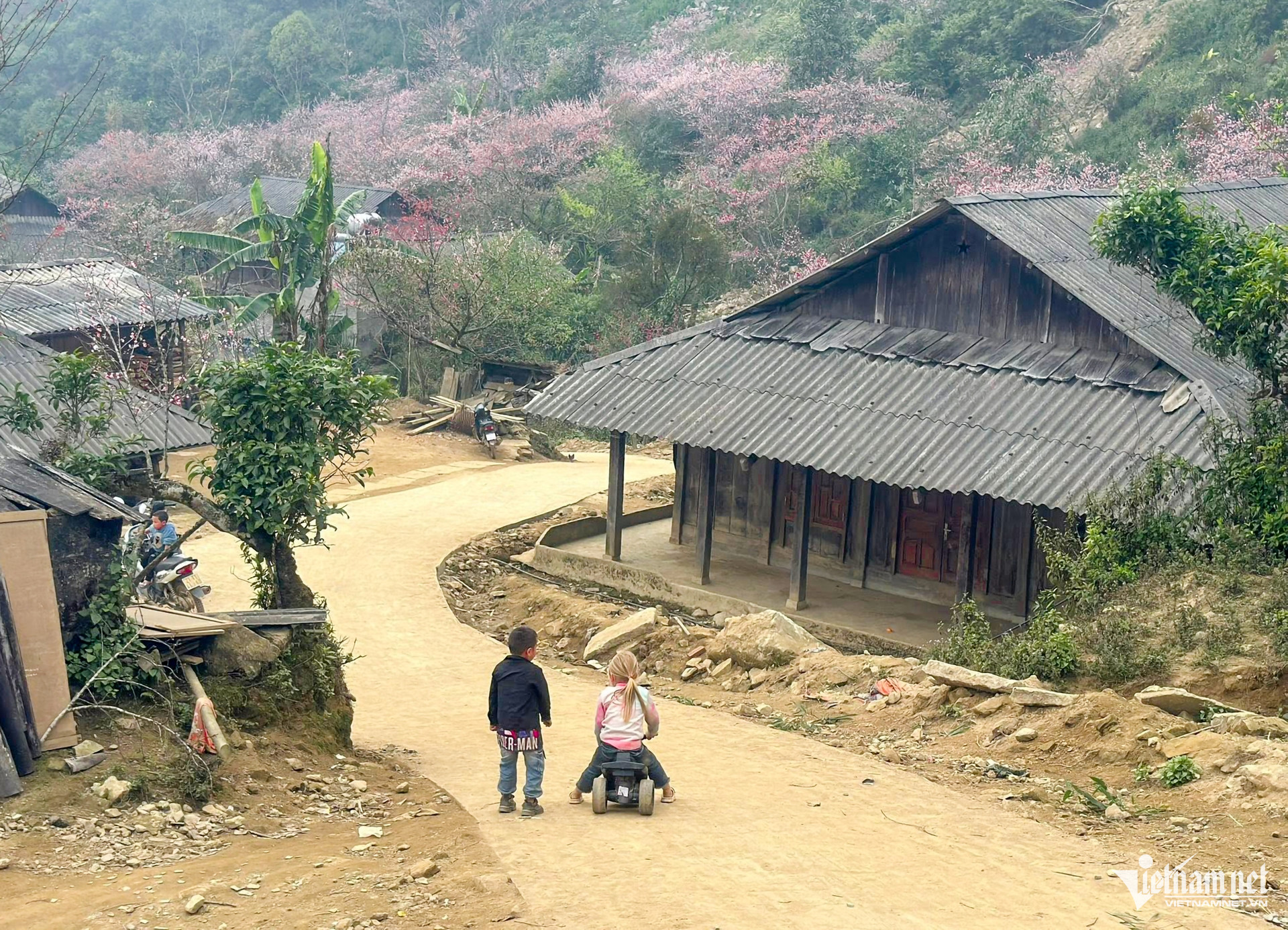 W-Đường bê tông Giàng Pằng.jpg