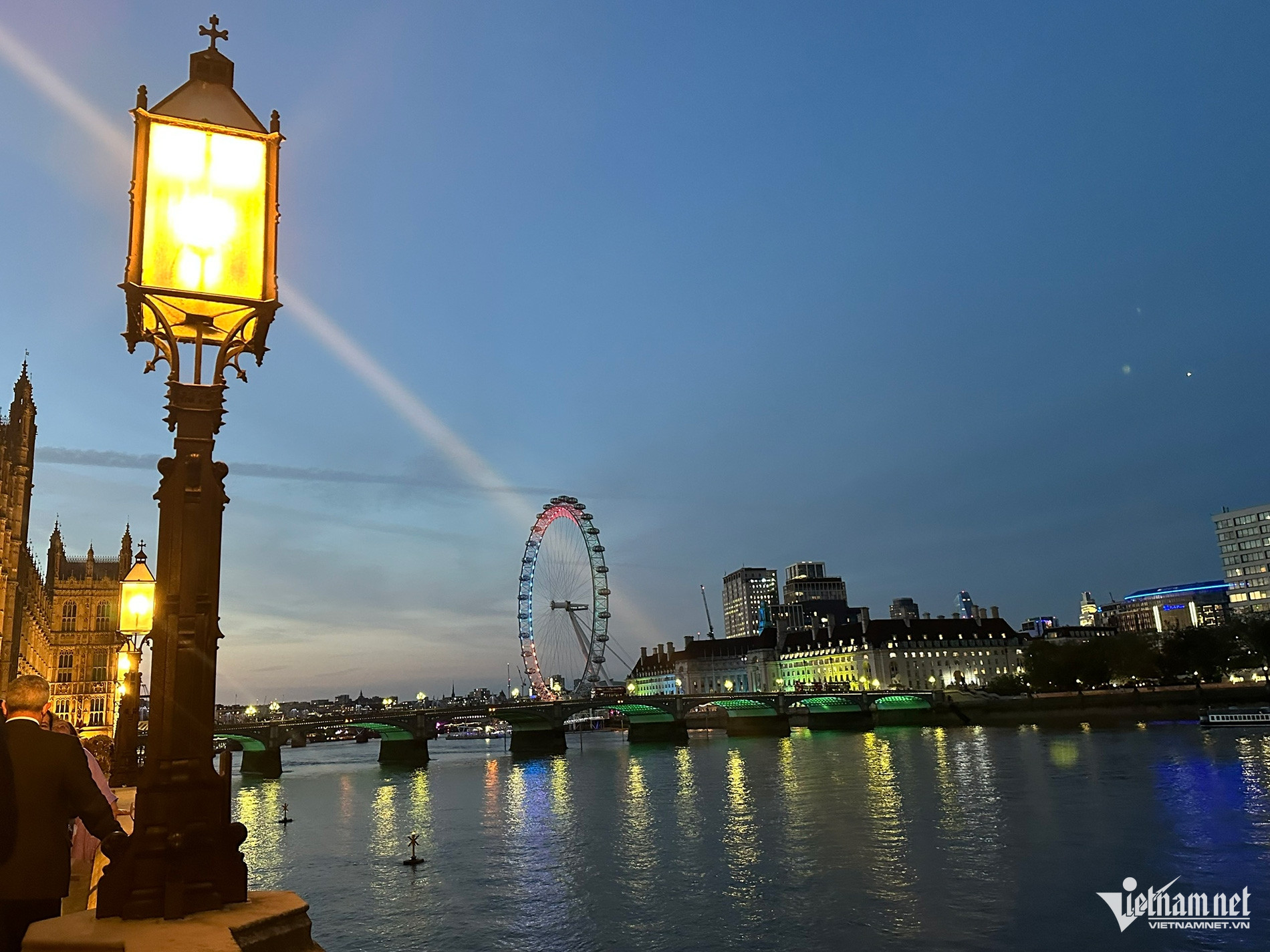 https://static-images.vnncdn.net/vps_images_publish/000001/000003/2026/9/10/w-london12-3760.jpg