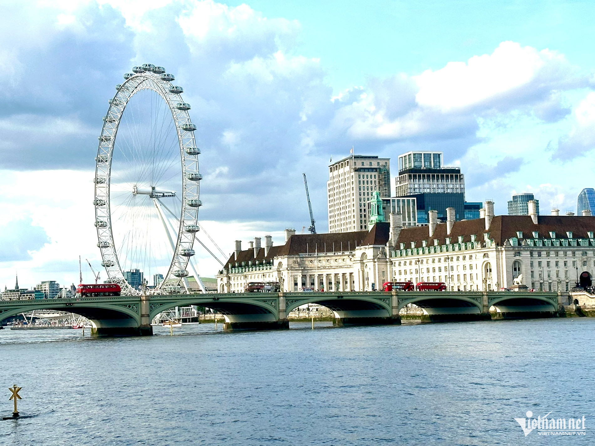 https://static-images.vnncdn.net/vps_images_publish/000001/000003/2026/9/10/w-london13-3761.jpg