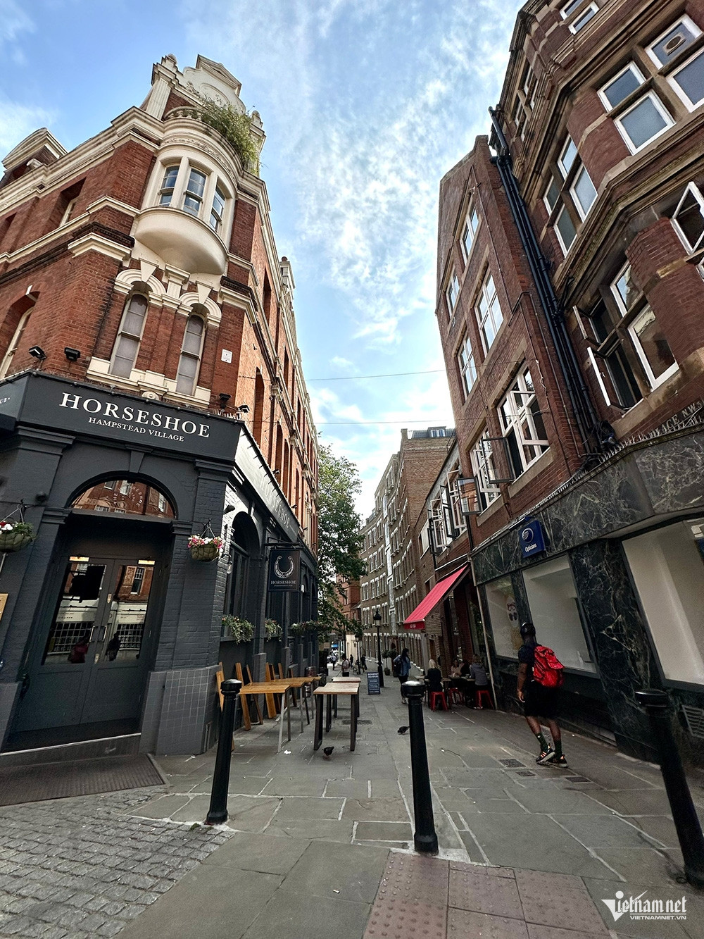 https://static-images.vnncdn.net/vps_images_publish/000001/000003/2026/9/10/w-london7-3765.jpg