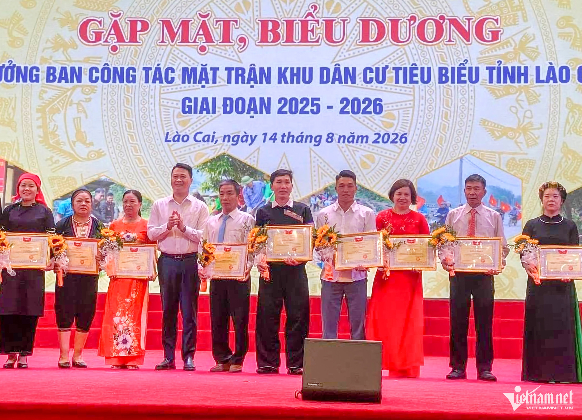 W-Tuyên dương.jpg