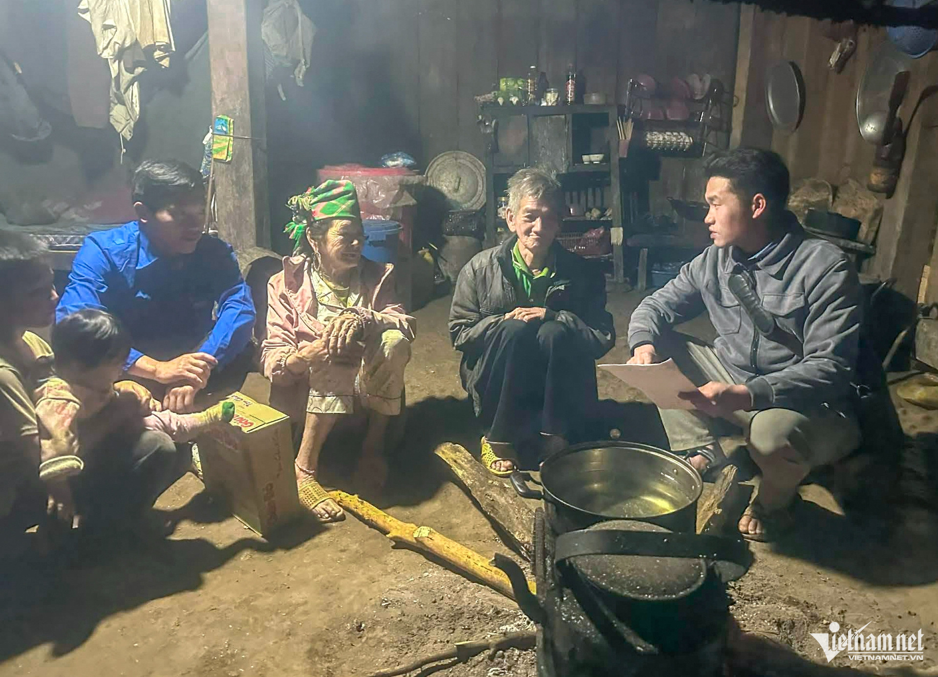 W-Vận động người dân trong thôn thực hiện tốt các chủ trương chính sách của Đảng.jpg