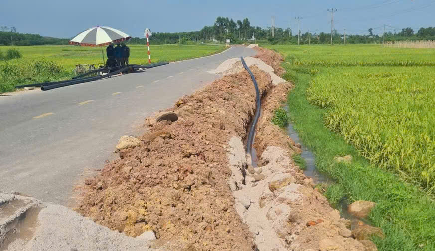 Công trình mở rộng hệ thống cấp nước sạch thôn Đông Thành đang bước vào giai đoạn hoàn thiện