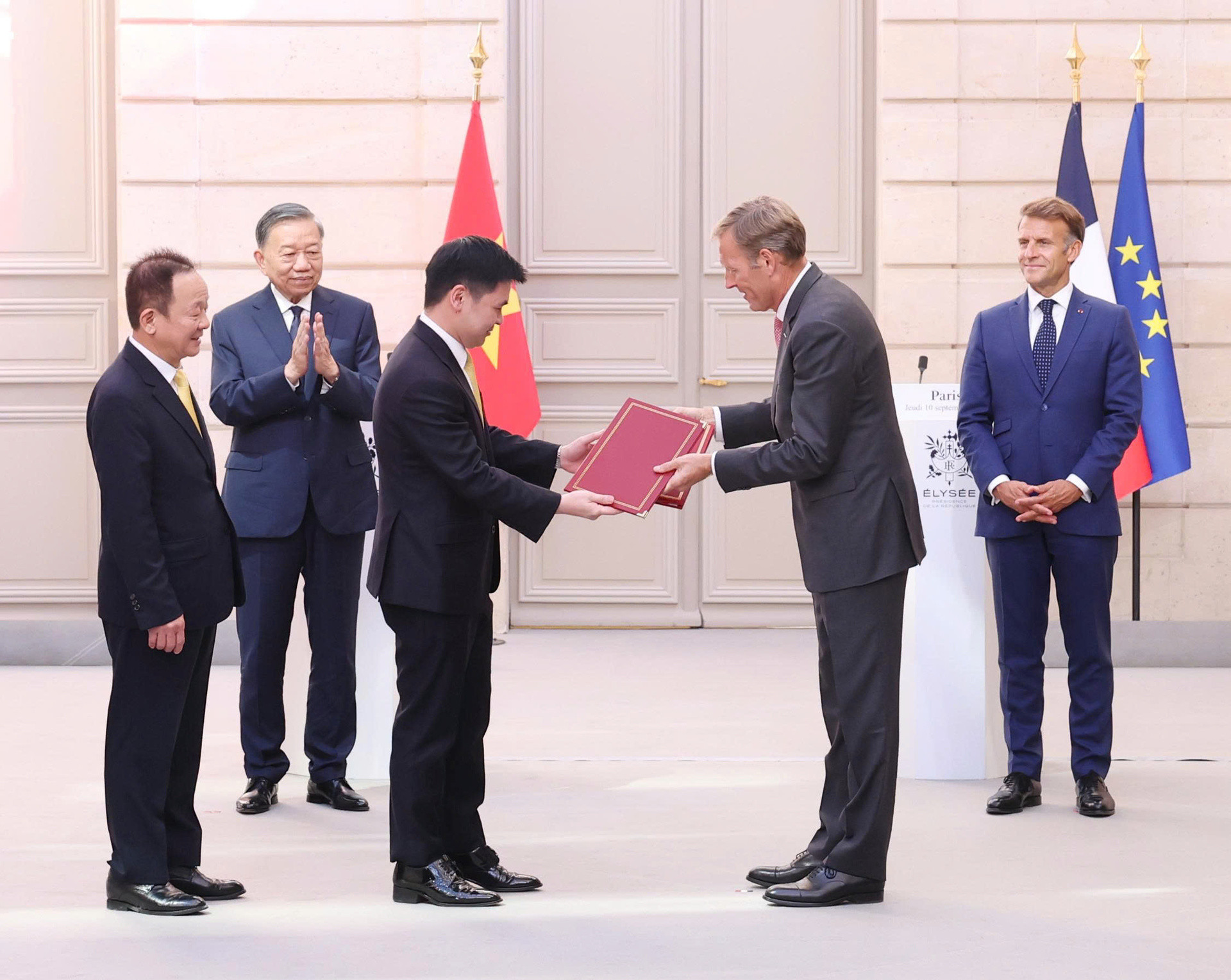 ảnh 1. T&T 11.9jpg (1).jpg