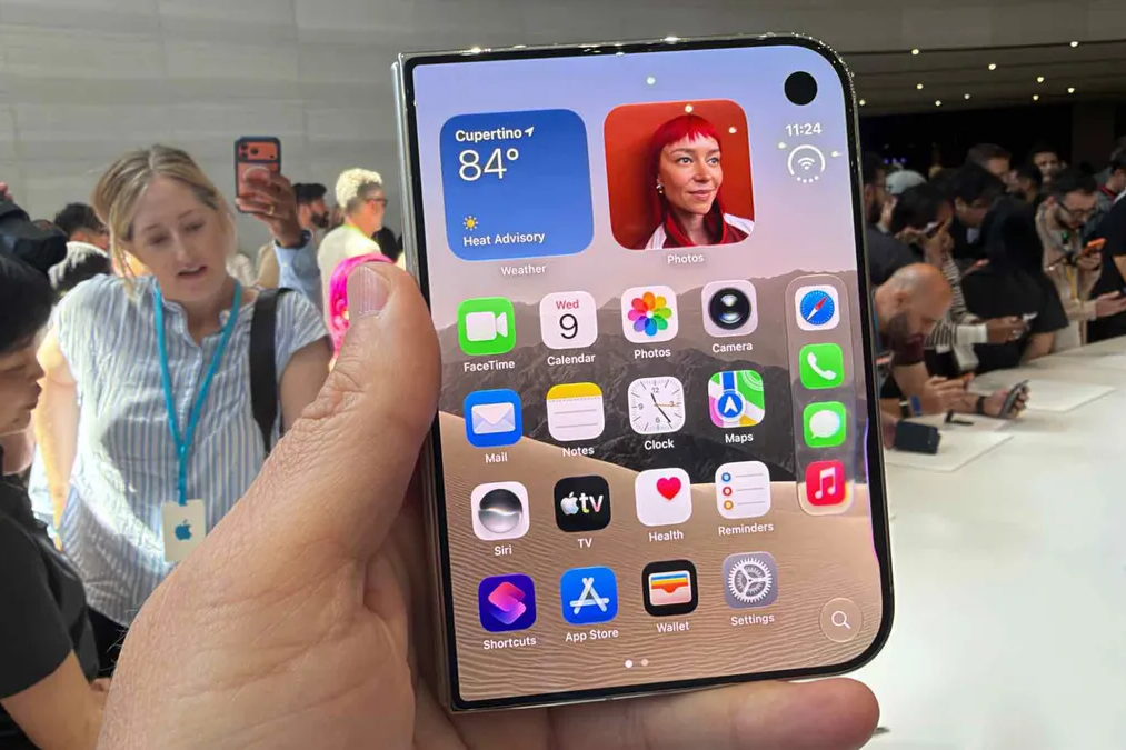 Chưa bán chiếc nào, iPhone Duo đã mang về ‘núi tiền’ cho Apple