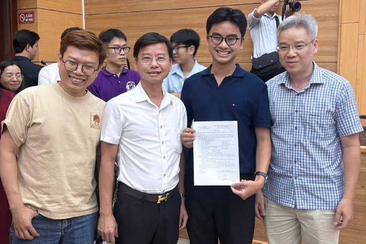 Con trai chọn nối nghiệp làm bác sĩ cấp cứu, người cha nhắn nhủ giữ 3 điều